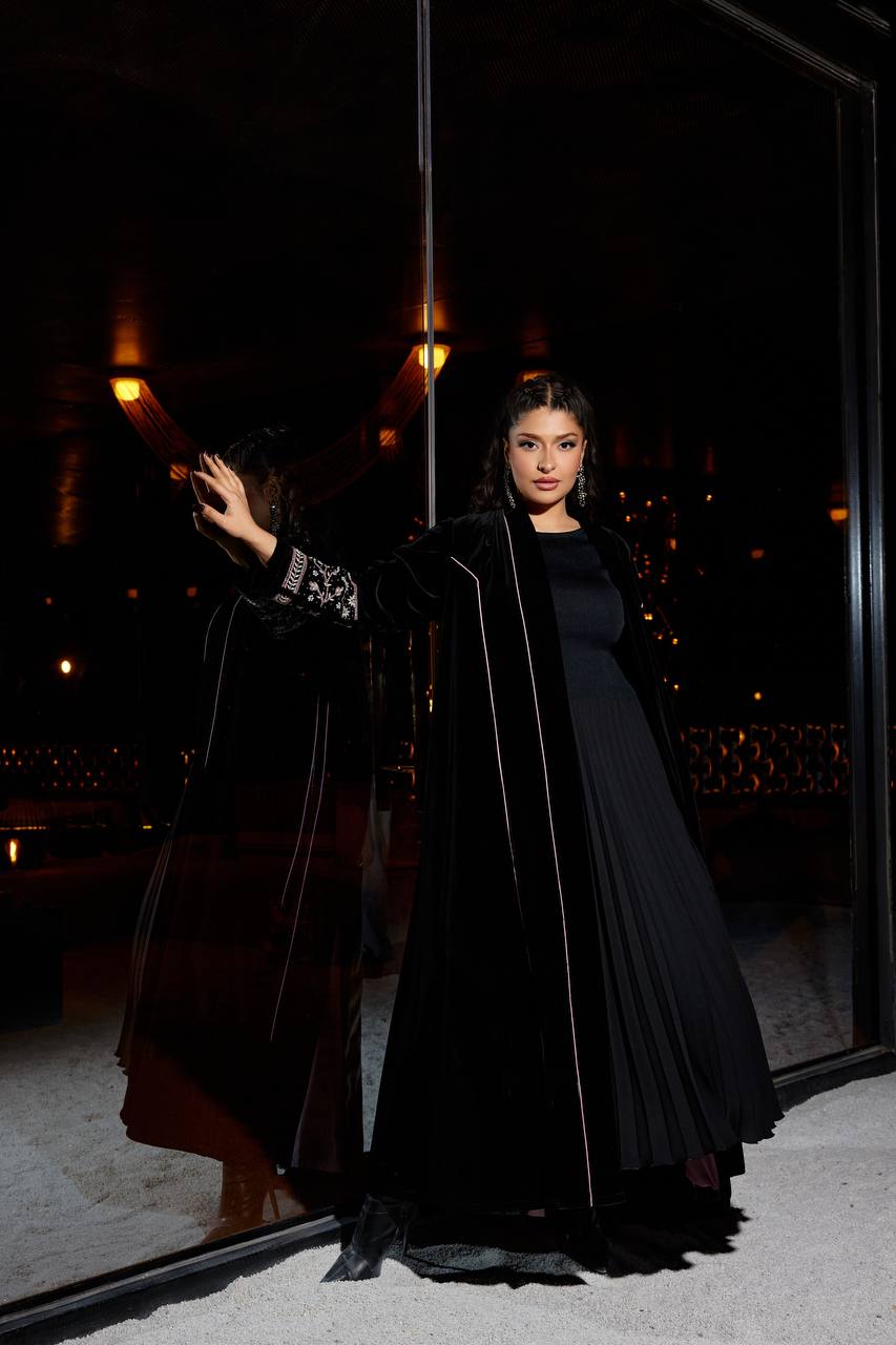 Velvet abaya set with hand embroidery and beading, with dress. C:377