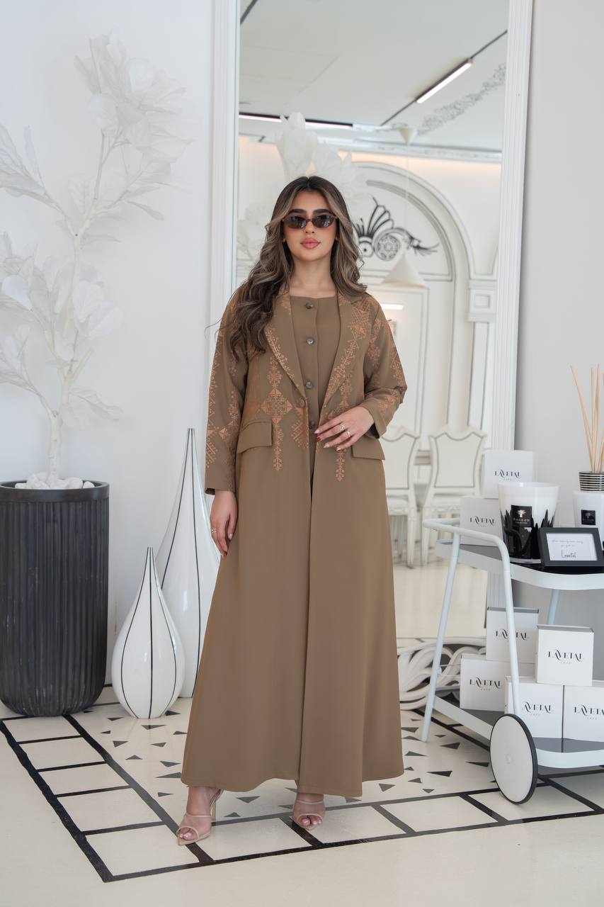 Crepe abaya in a distinctive caramel color. C:383