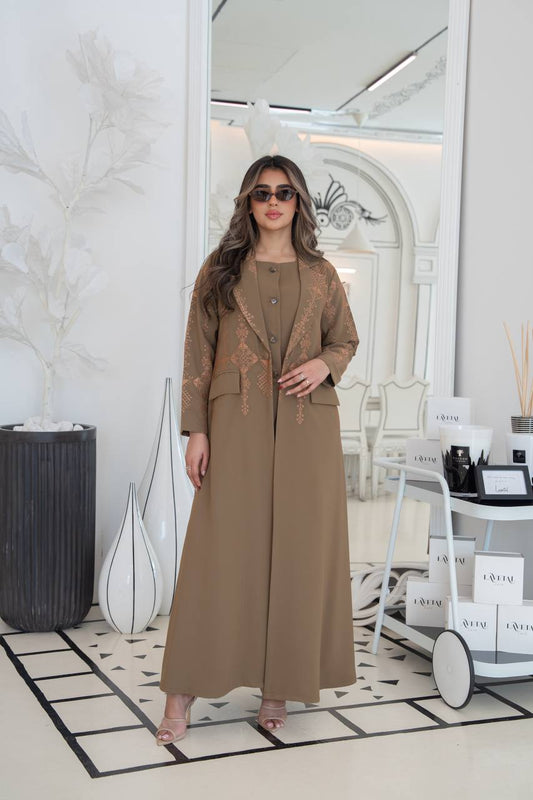 عباية كريب باللون الكراميل المميز . C:383