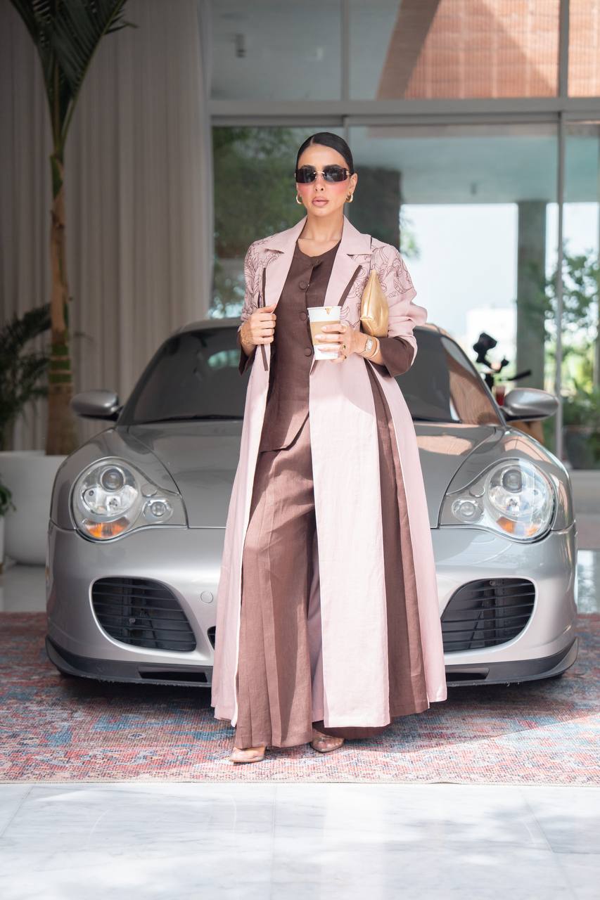 Flesh-colored linen blazer abaya with embroidery.C:412