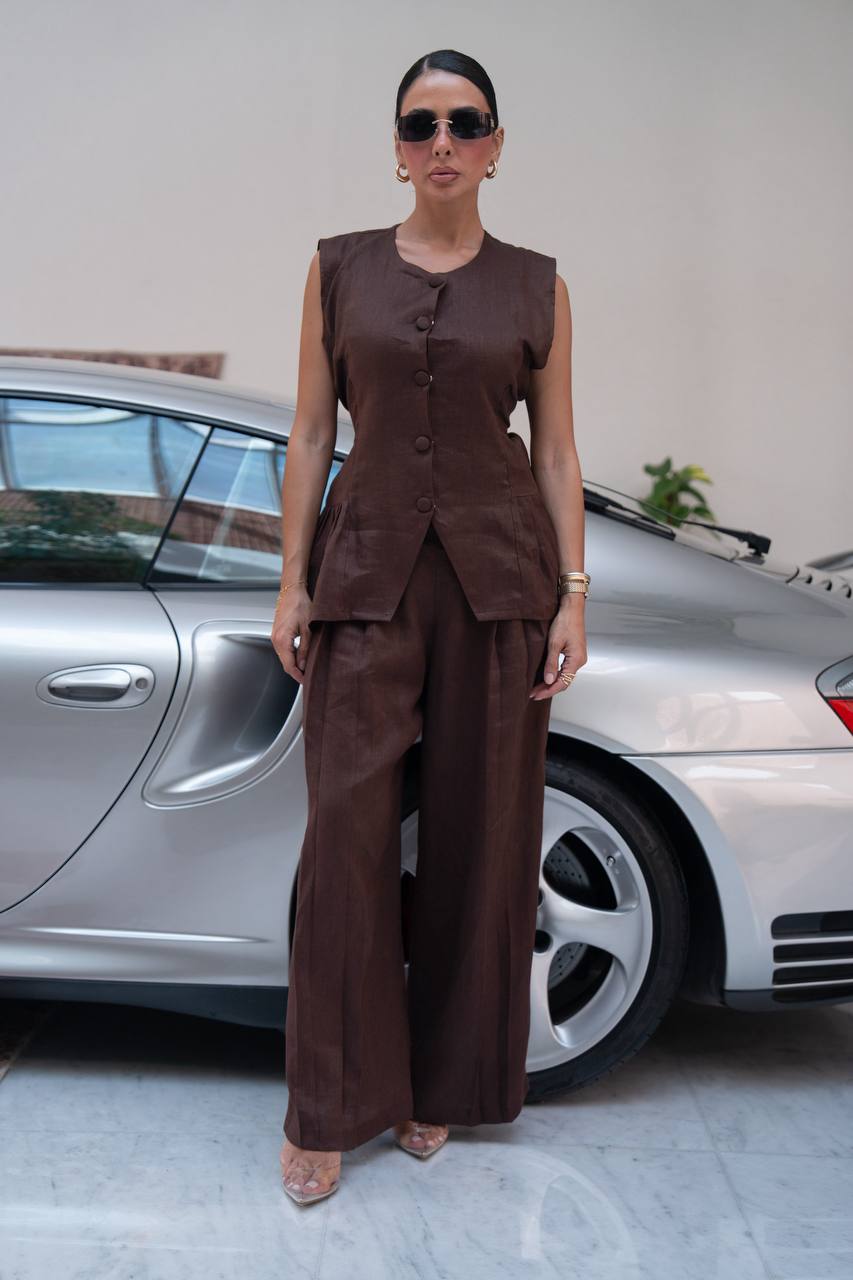Vest and trousers set, linen in brown.C:1109