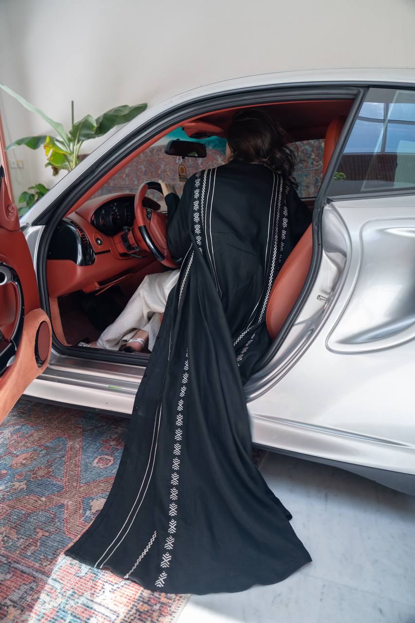 Linen abaya in black.C:418