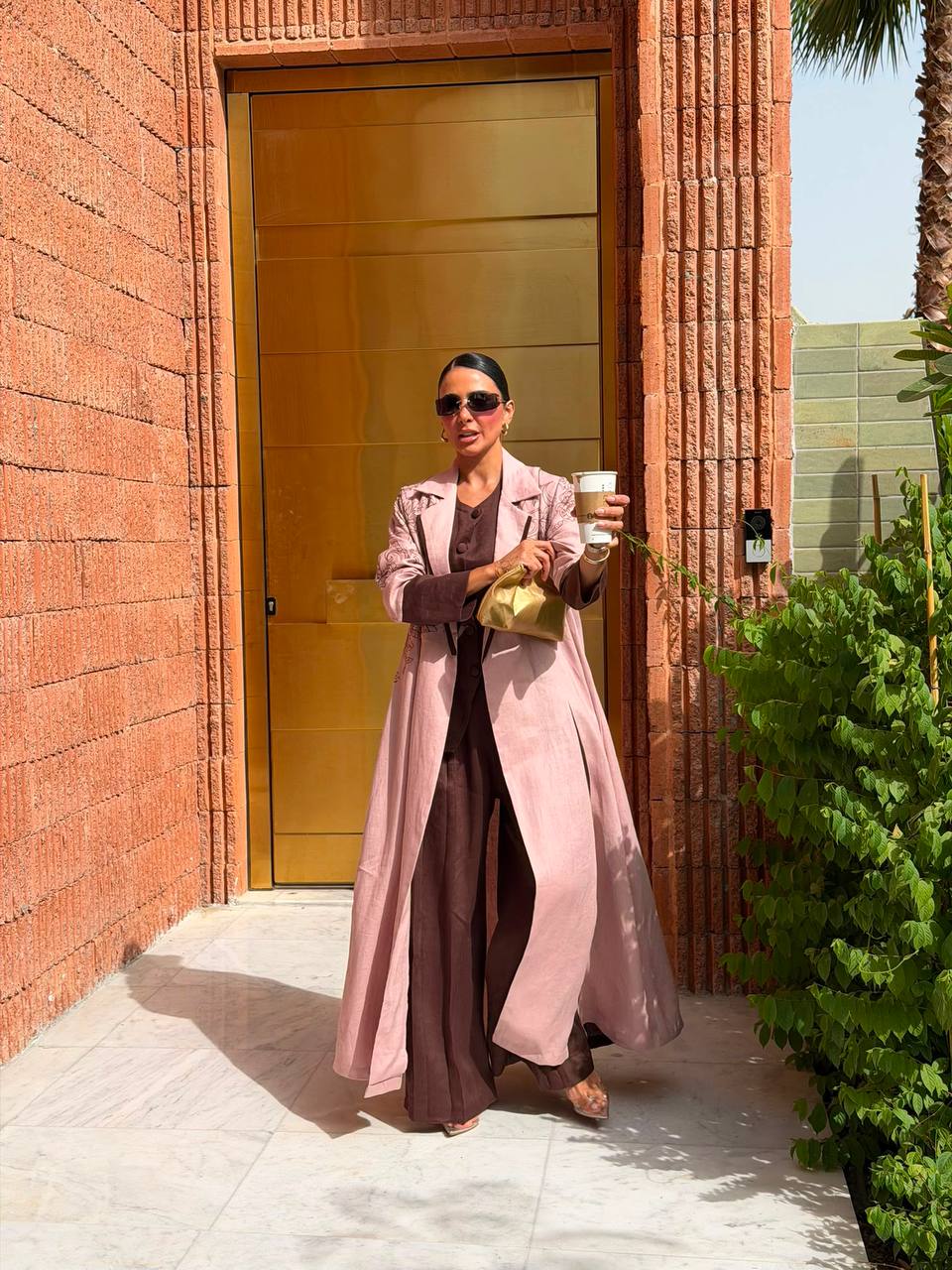 Flesh-colored linen blazer abaya with embroidery.C:412