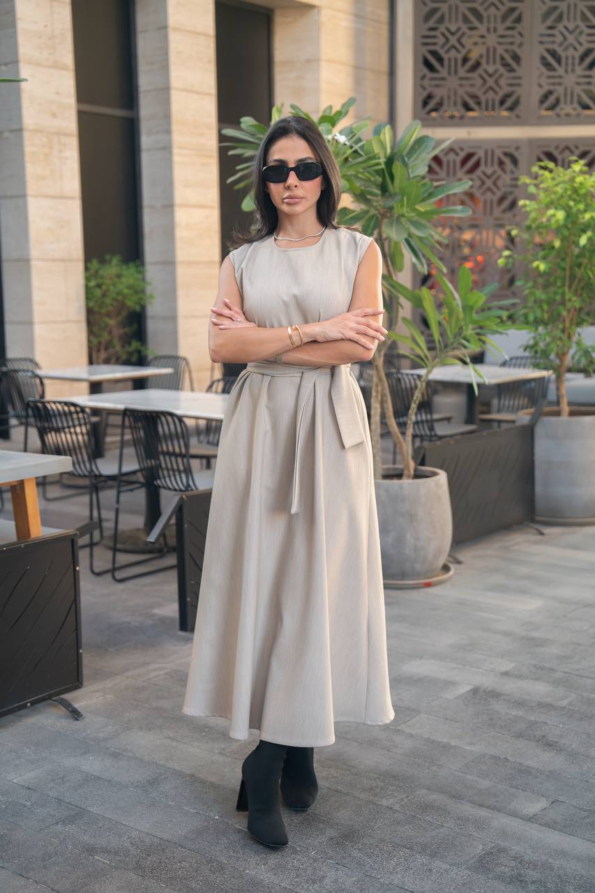 Beige crepe dress. C:IB1096