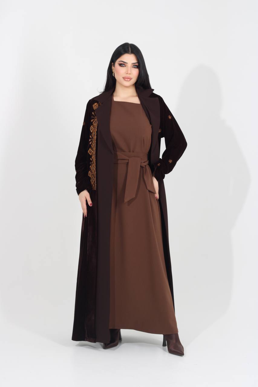 عباية بليزر مخمل مع كريب مع شك يدوي ، باللون البني. C:IB368