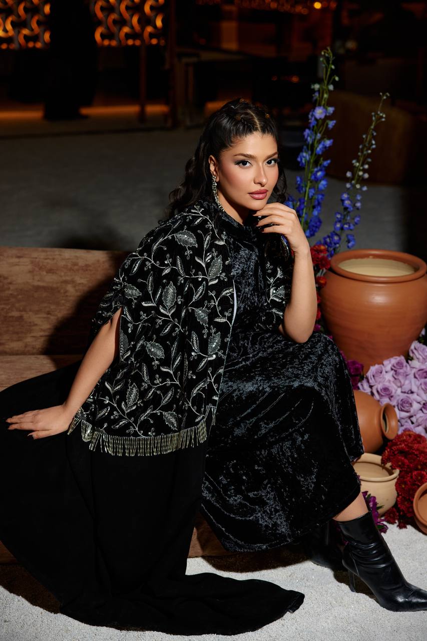A set of bisht and dress, velvet with hand-beaded embroidery.C:378