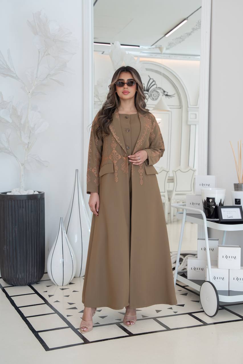 Crepe abaya in a distinctive caramel color. C:383