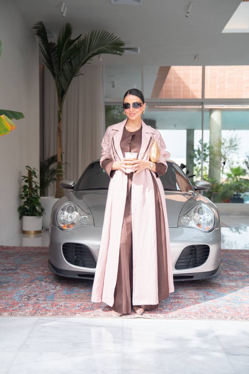 Flesh-colored linen blazer abaya with embroidery.C:412