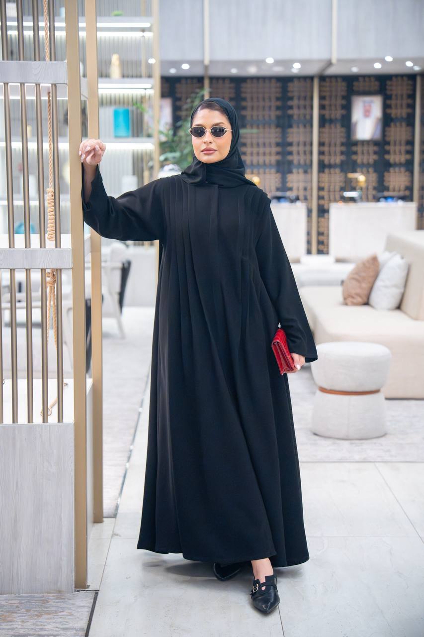 عباية بخام كريب باللون الاسود مع كسرات  C:IB346 