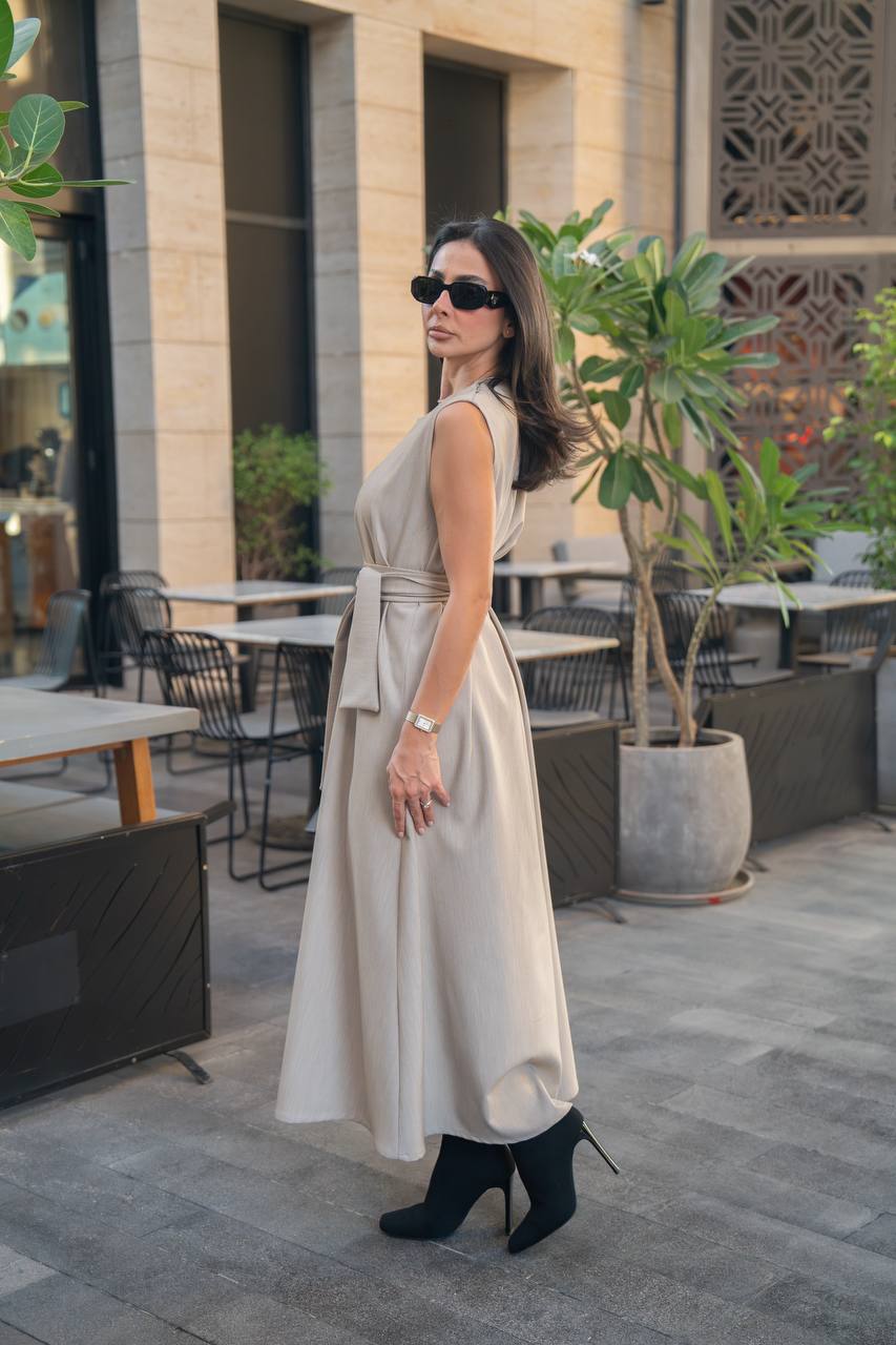 Beige crepe dress. C:IB1096