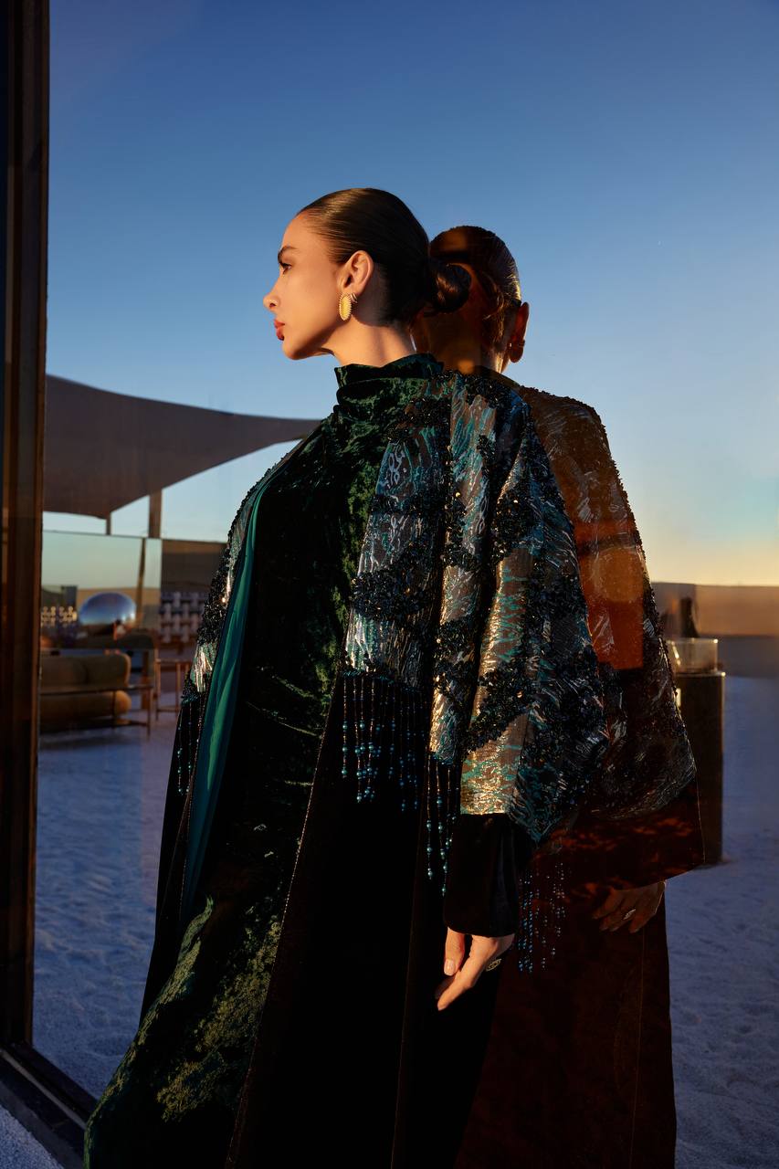 A bisht and dress set, made of velvet and jacquard fabric with hand-stitched details.C:373