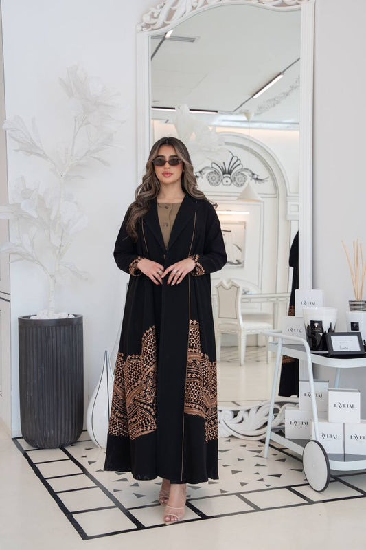 عباية كريب باللون الاسود مع تطريز. C:384