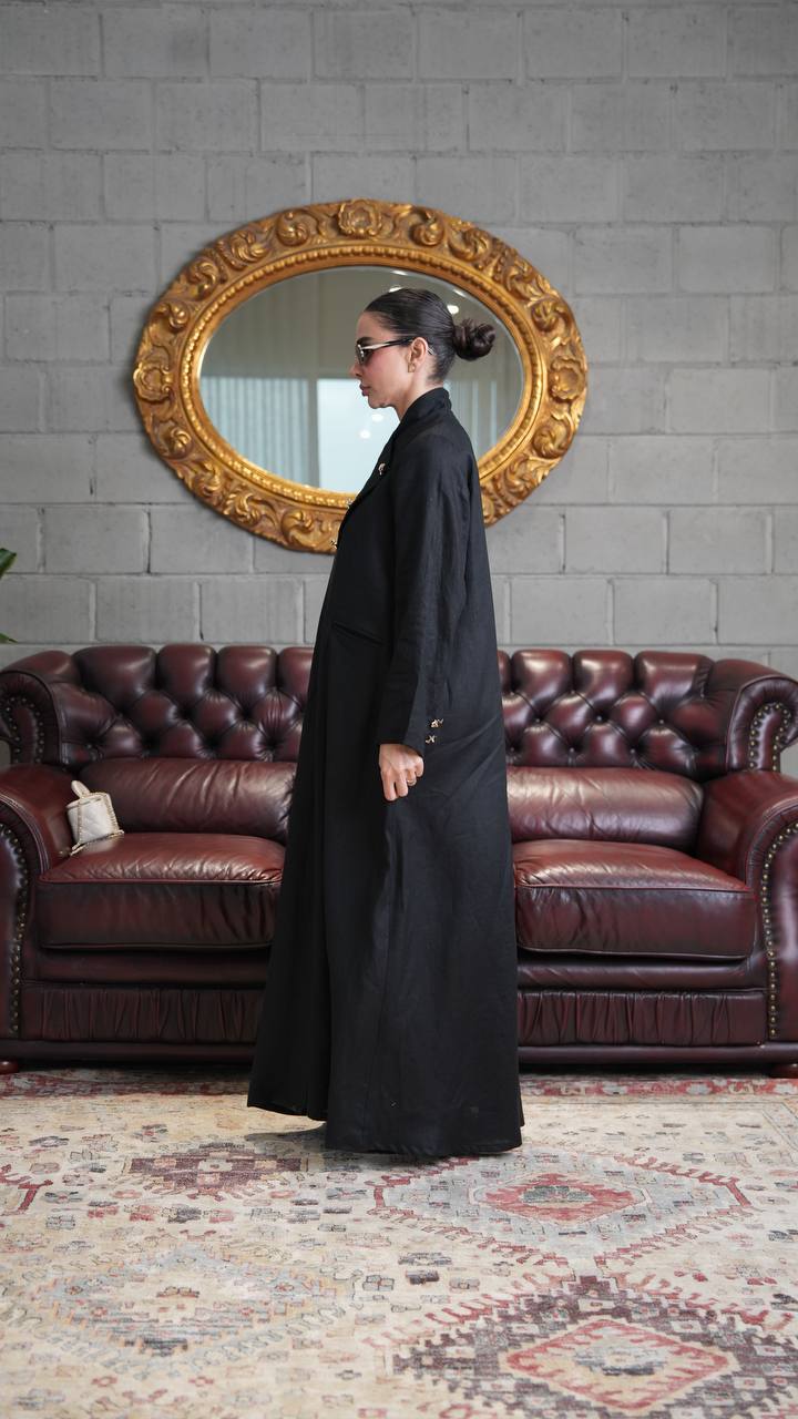 Trench coat linen in black. C:393