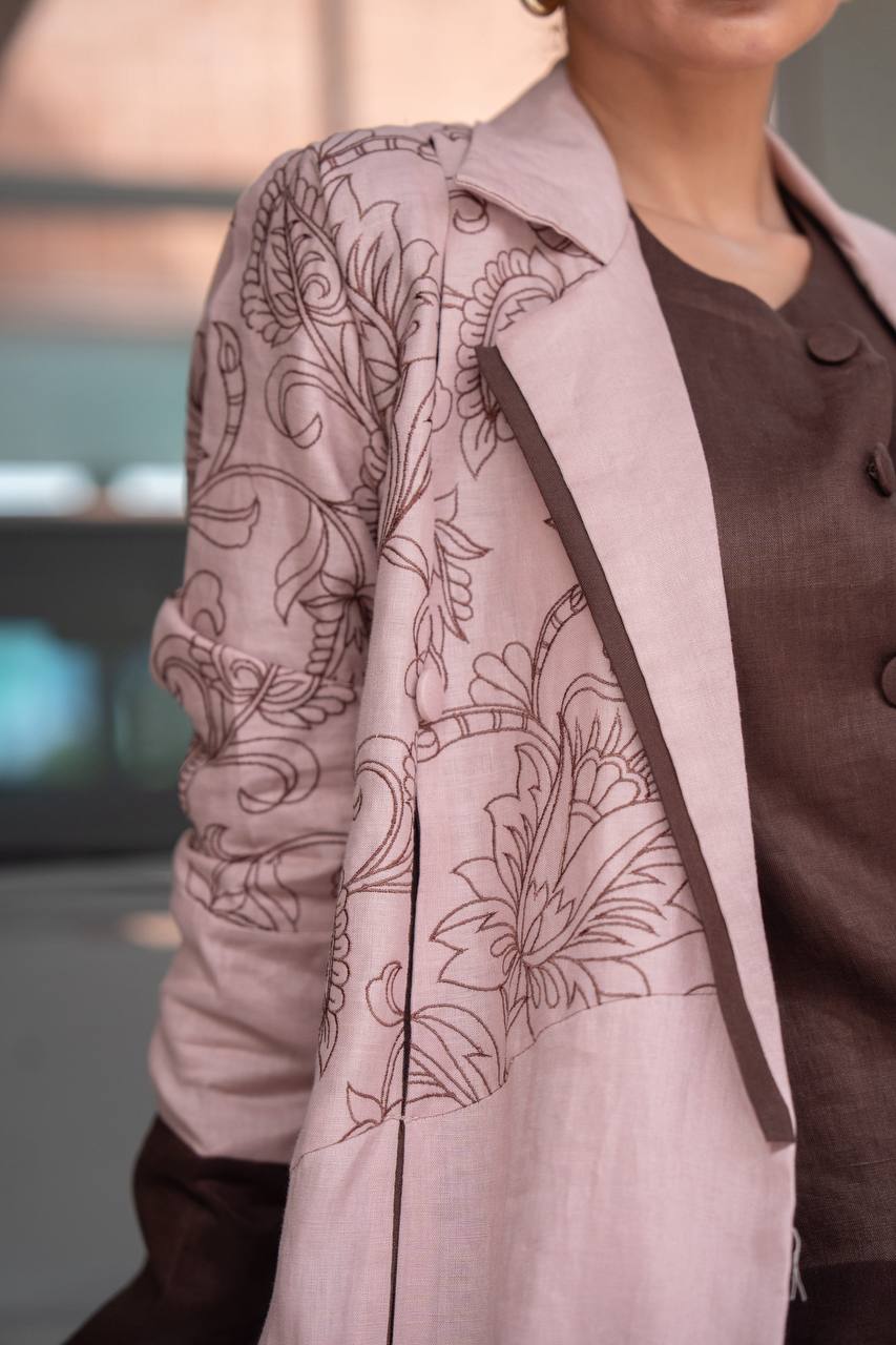 Flesh-colored linen blazer abaya with embroidery.C:412