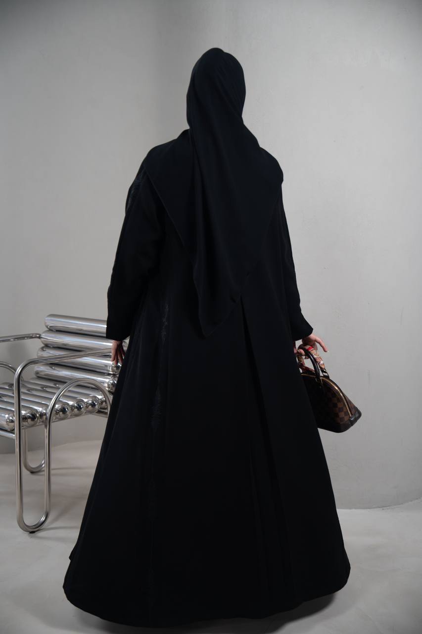 عباية بخام كريب، باللون الاسود مع تطريز   C:IB351