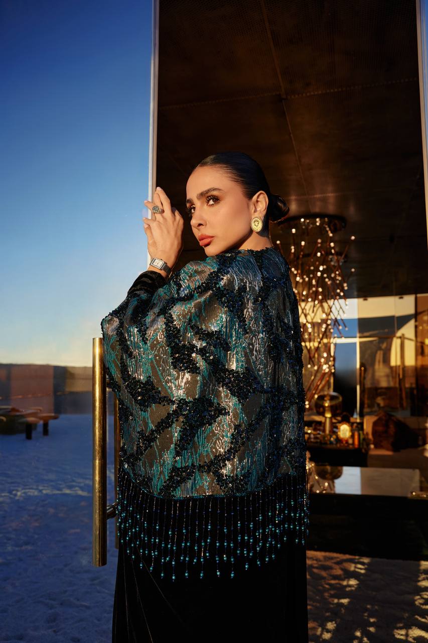 A bisht and dress set, made of velvet and jacquard fabric with hand-stitched details.C:373