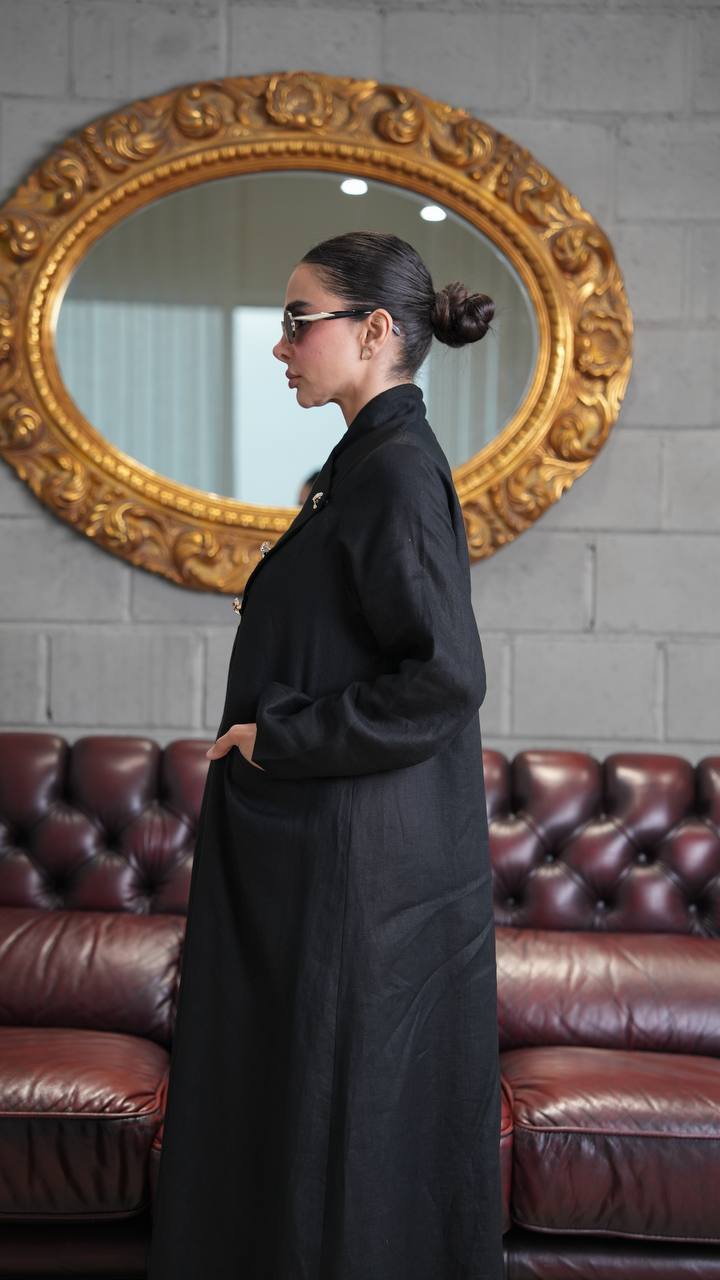 Trench coat linen in black. C:393