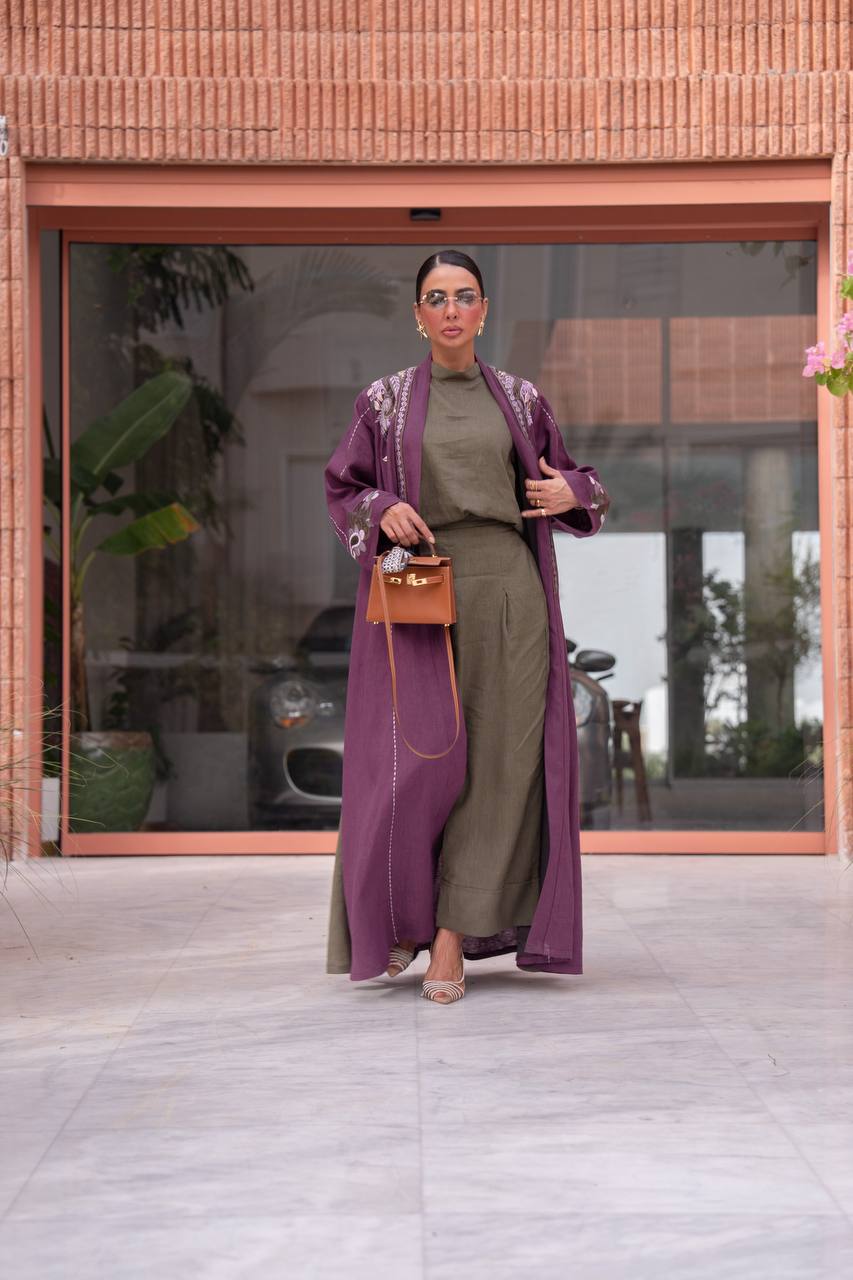 عباية لينن باللون البنفسجي مع تطريز . C:428