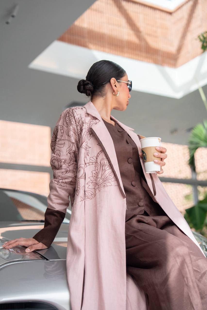 Flesh-colored linen blazer abaya with embroidery.C:412