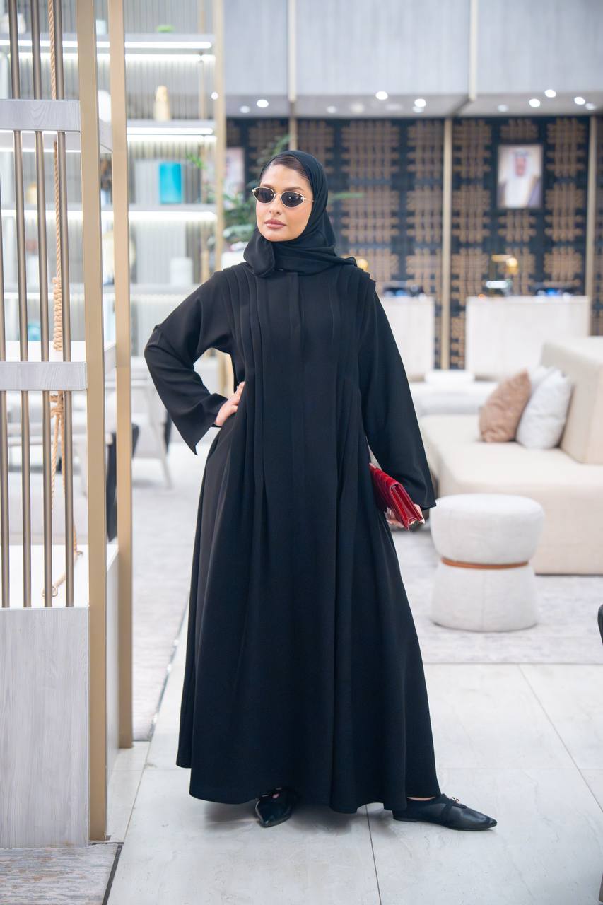 عباية بخام كريب باللون الاسود مع كسرات  C:IB346 