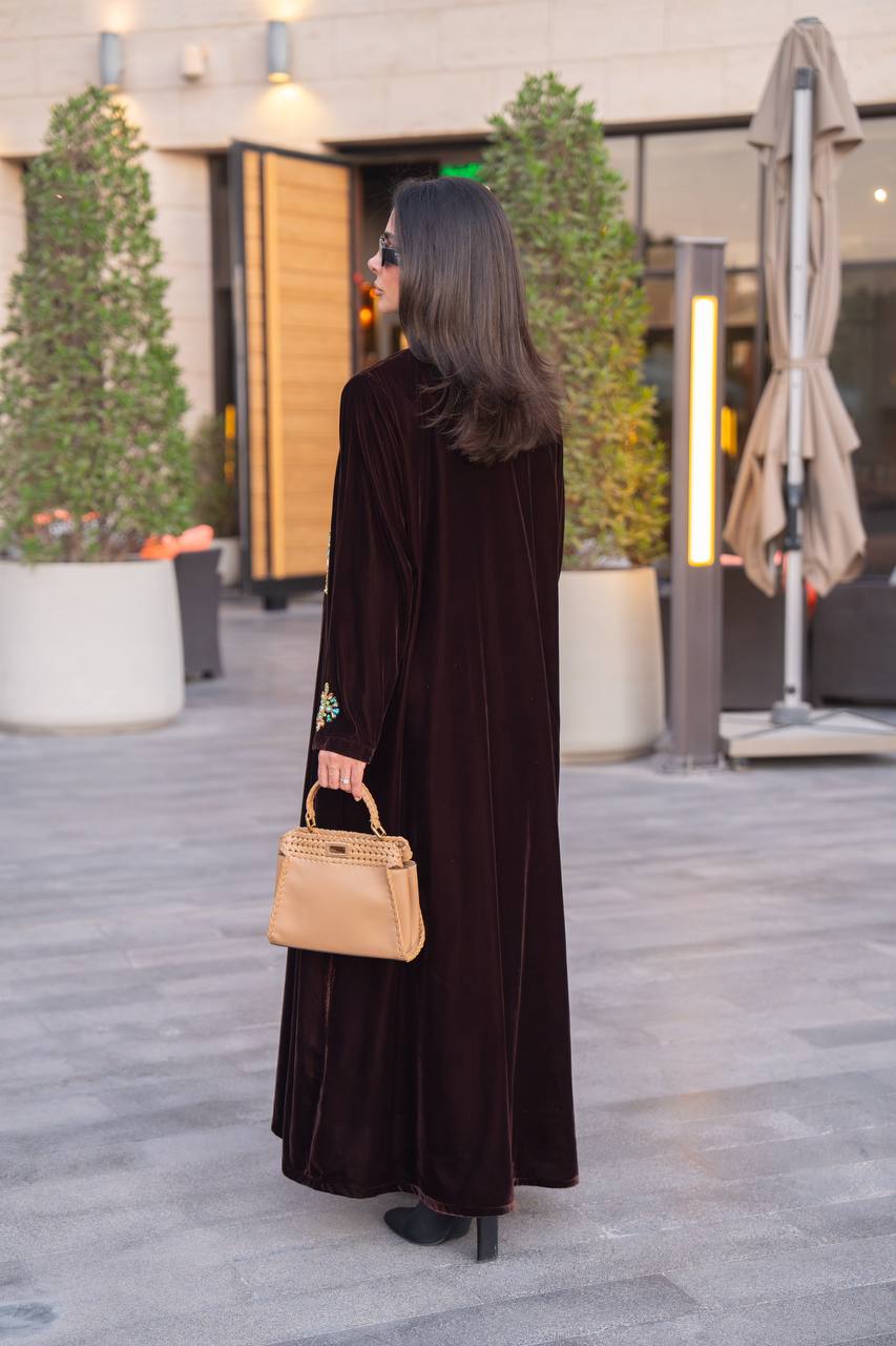 عباية مخمل باللون البني مع شك يدوي , C:IB361 