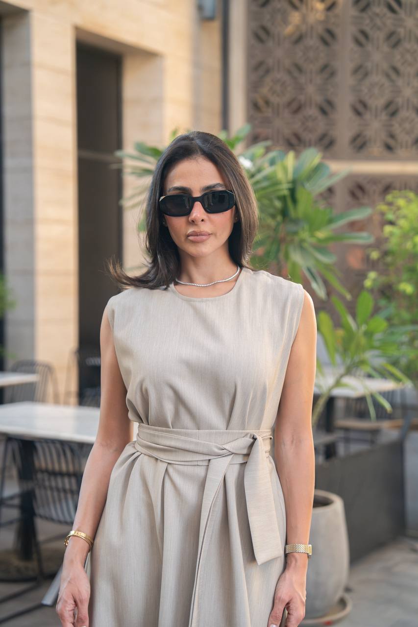 Beige crepe dress. C:IB1096