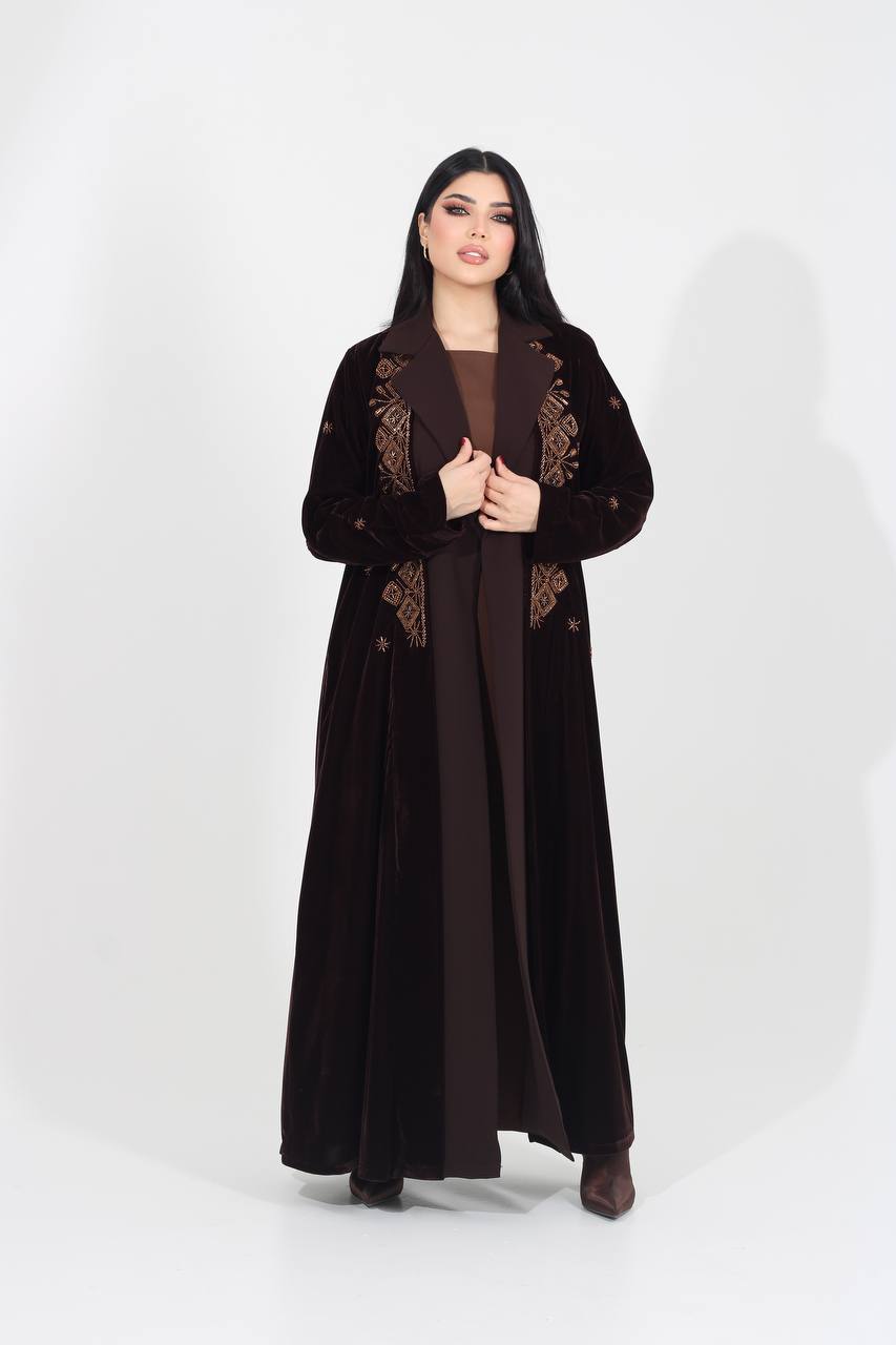 عباية بليزر مخمل مع كريب مع شك يدوي ، باللون البني. C:IB368
