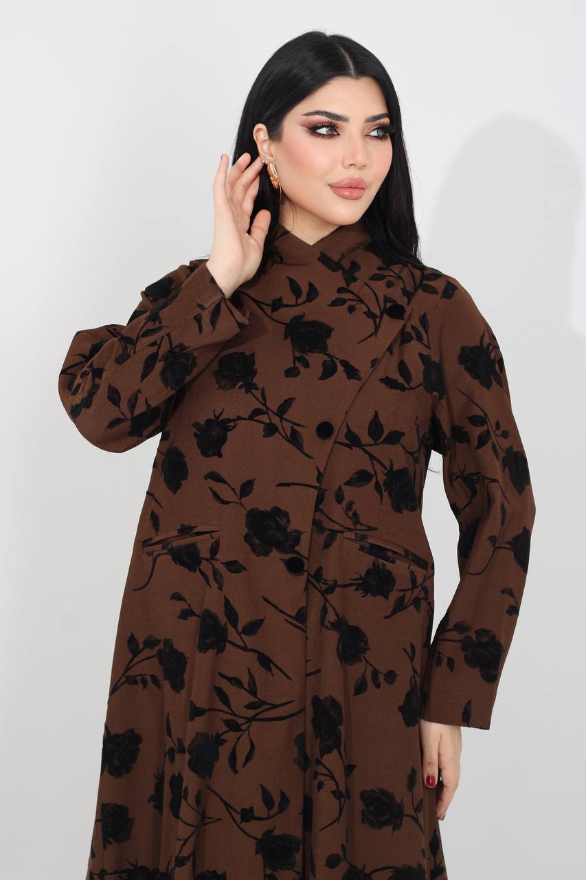 عباية كريب باللون البني مطبوعة بتفاصيل ورود مخملية . C:IB370 