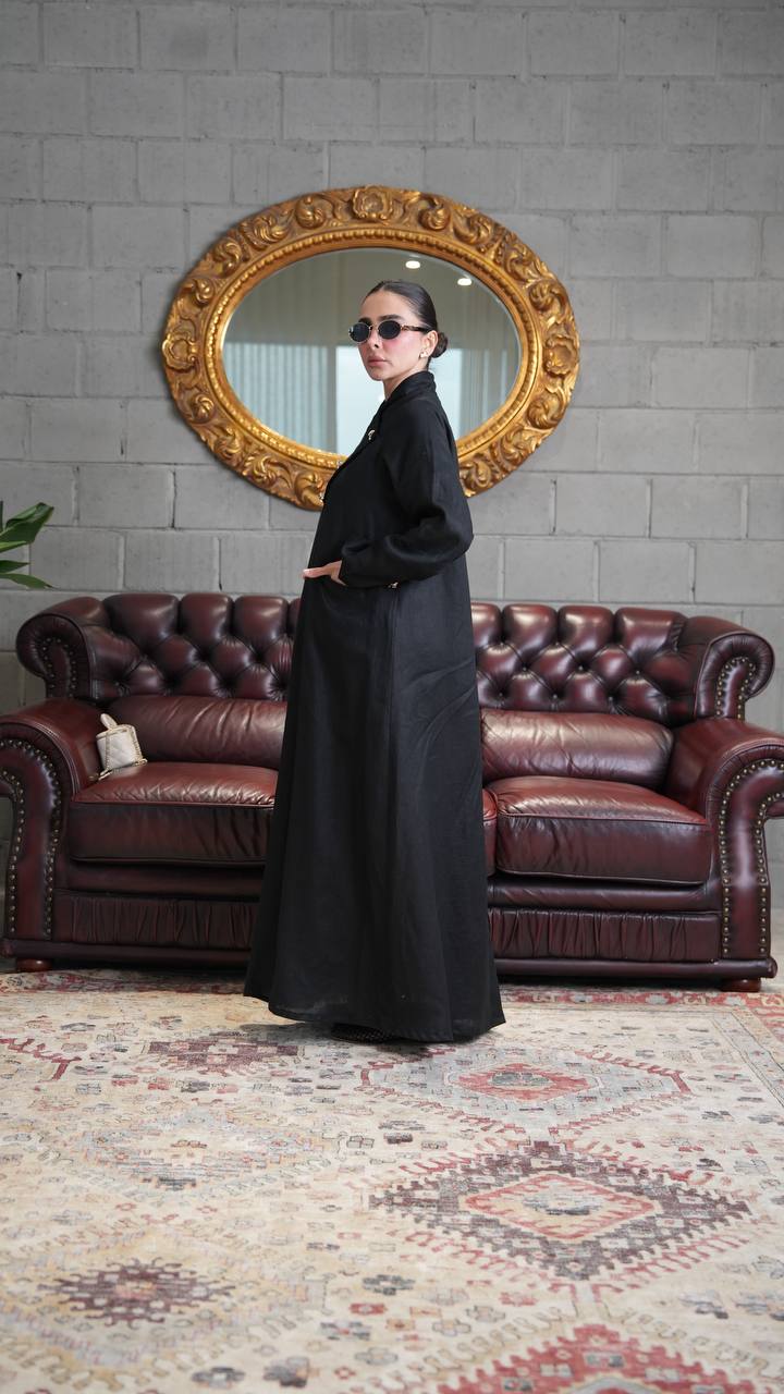 Trench coat linen in black. C:393