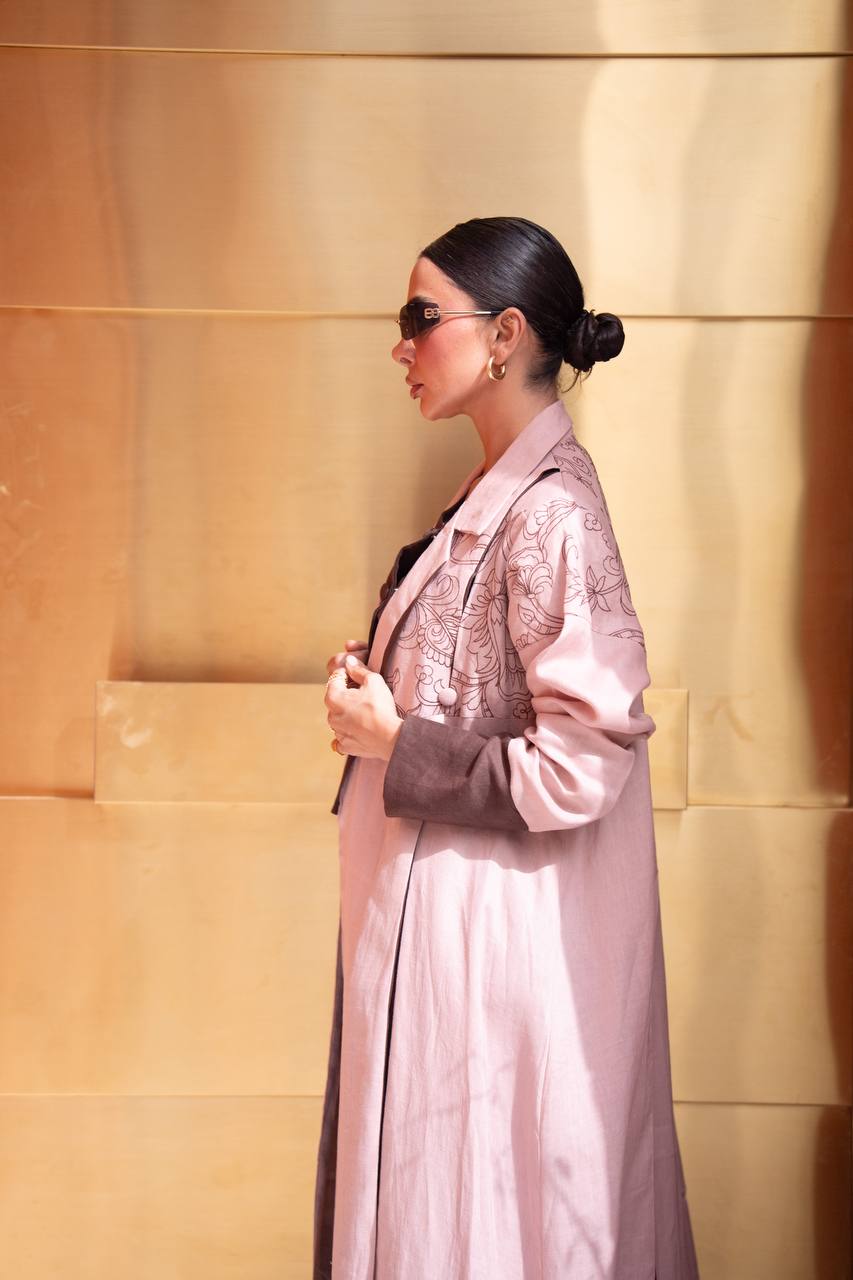 Flesh-colored linen blazer abaya with embroidery.C:412