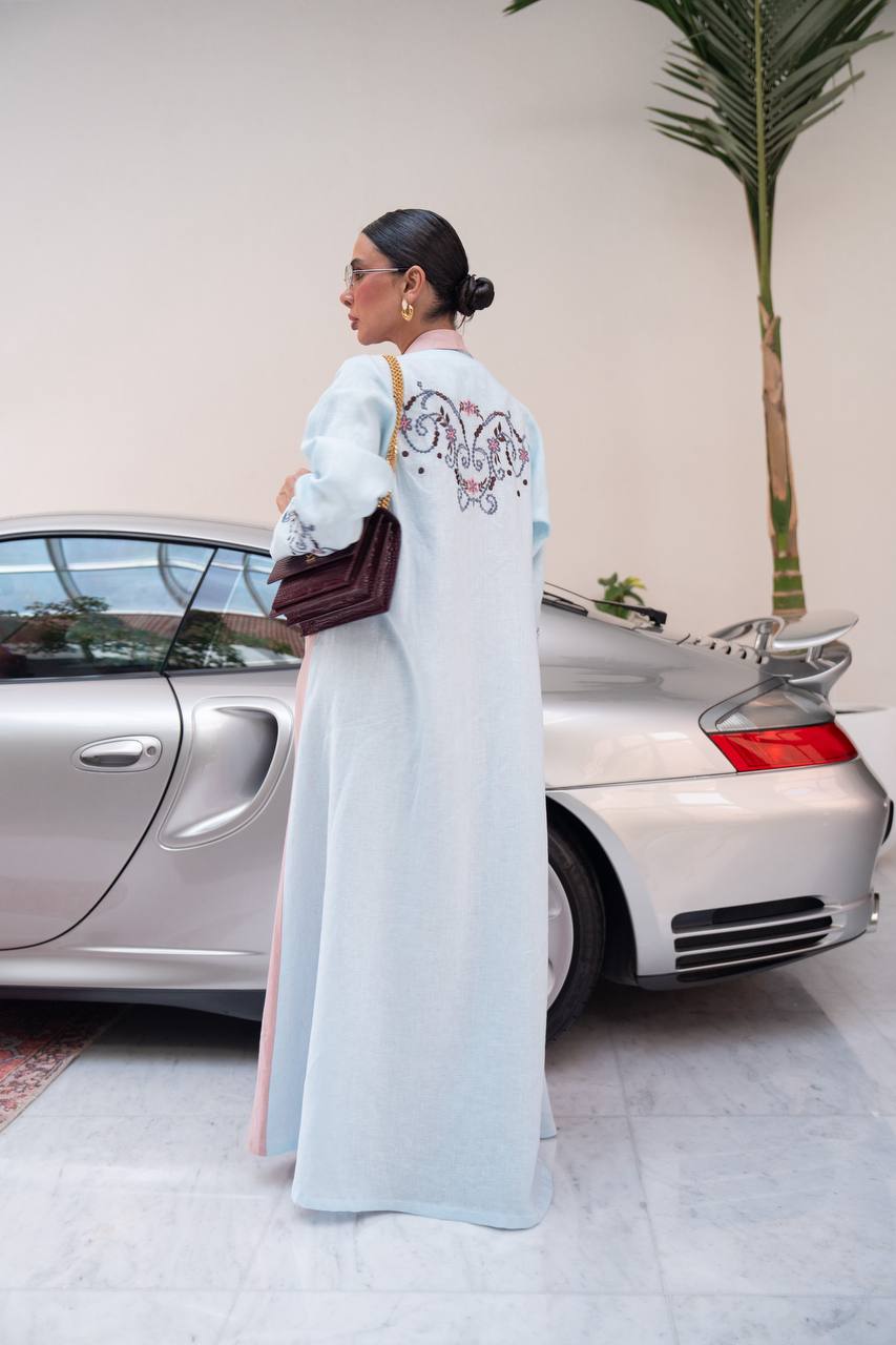 عباية بليزر لينن باللون الازرق السماوي مع تطريز .C:416