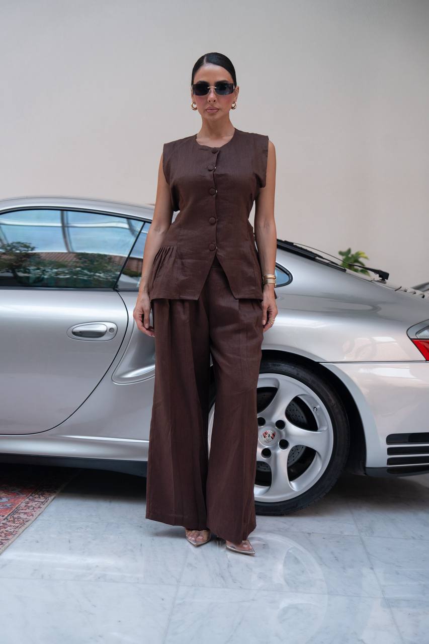 Vest and trousers set, linen in brown.C:1109