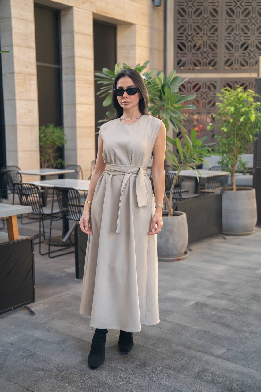 Beige crepe dress. C:IB1096