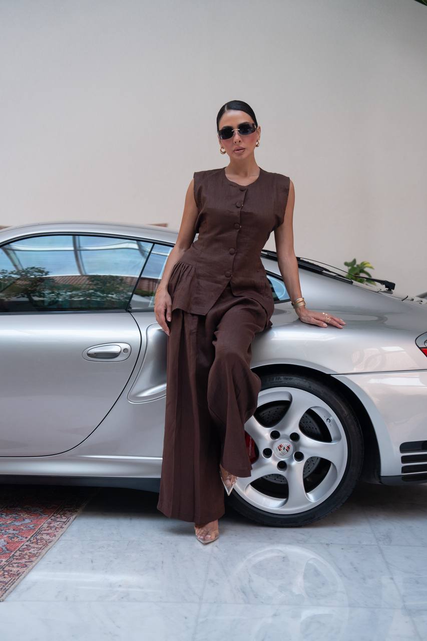 Vest and trousers set, linen in brown.C:1109