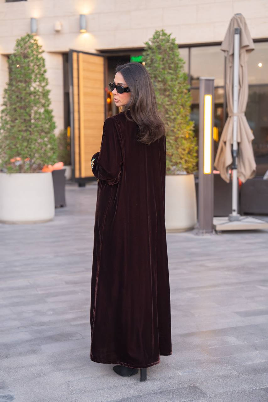 عباية مخمل باللون البني مع شك يدوي , C:IB361 