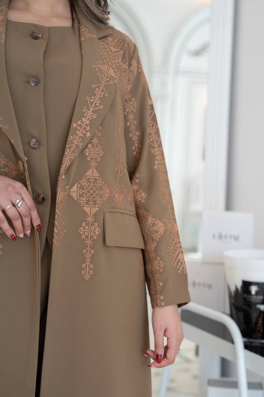 Crepe abaya in a distinctive caramel color. C:383
