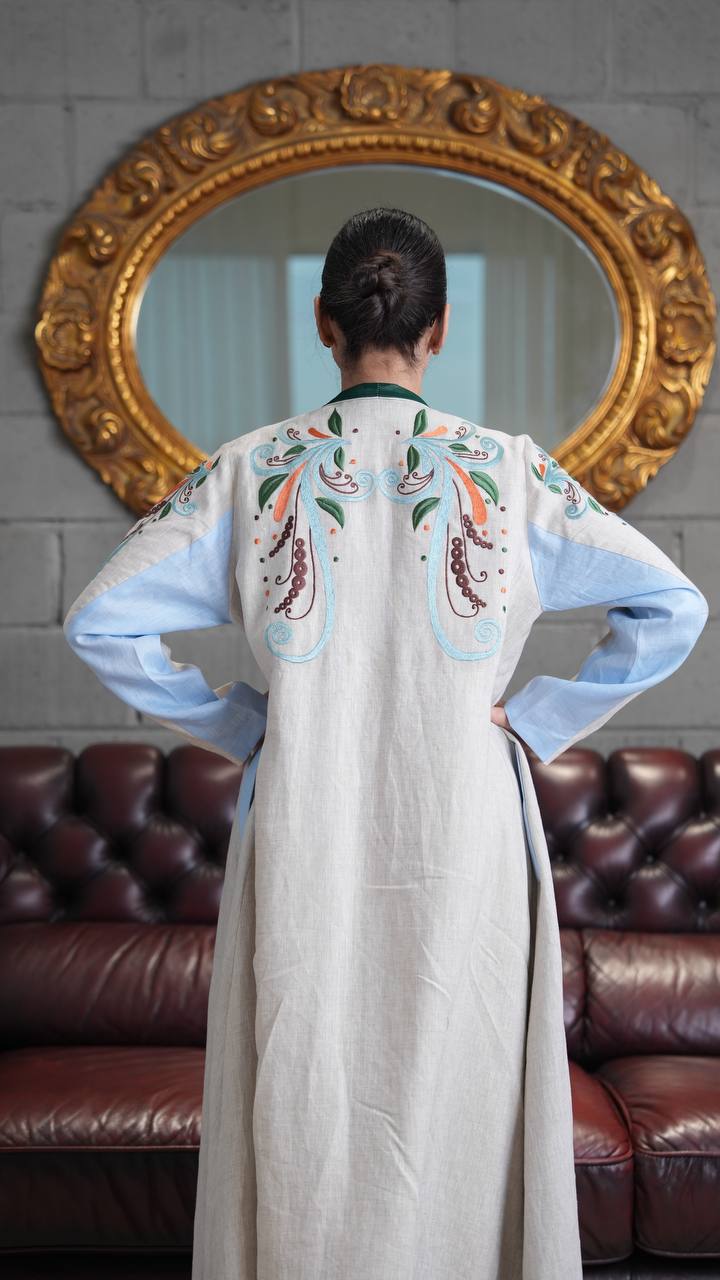 Linen abaya in light beige with embroidery. C:397