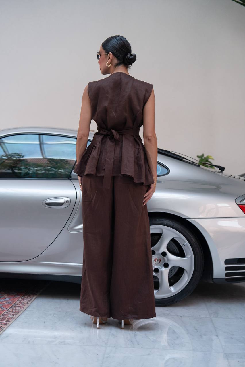 Vest and trousers set, linen in brown.C:1109