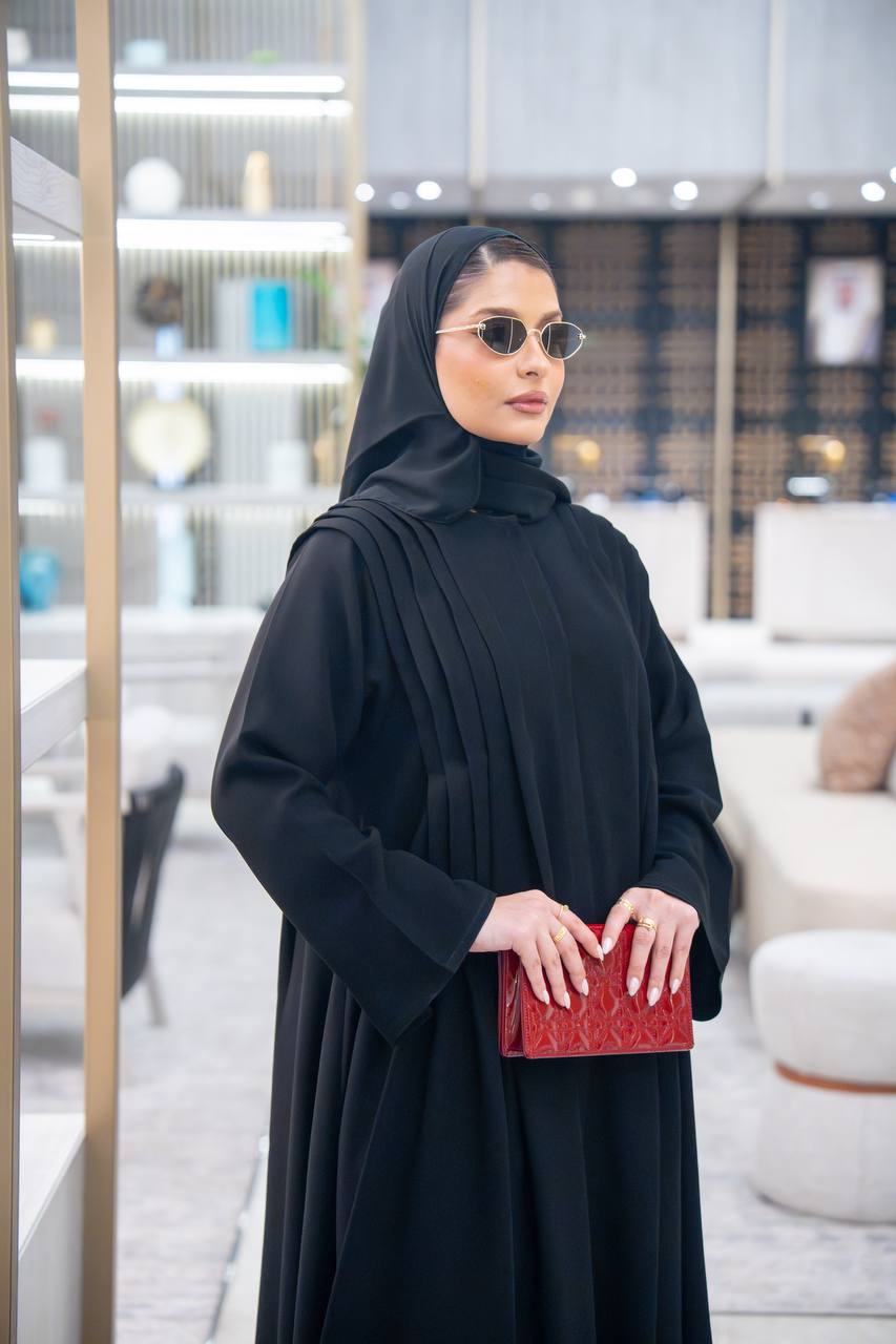 عباية بخام كريب باللون الاسود مع كسرات  C:IB346 