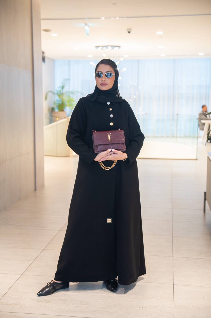 عباية بخام كريب كوبا باللون الاسود C:IB337