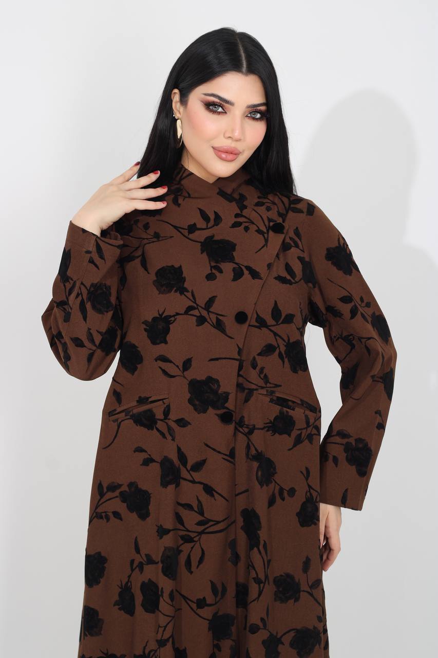 عباية كريب باللون البني مطبوعة بتفاصيل ورود مخملية . C:IB370 