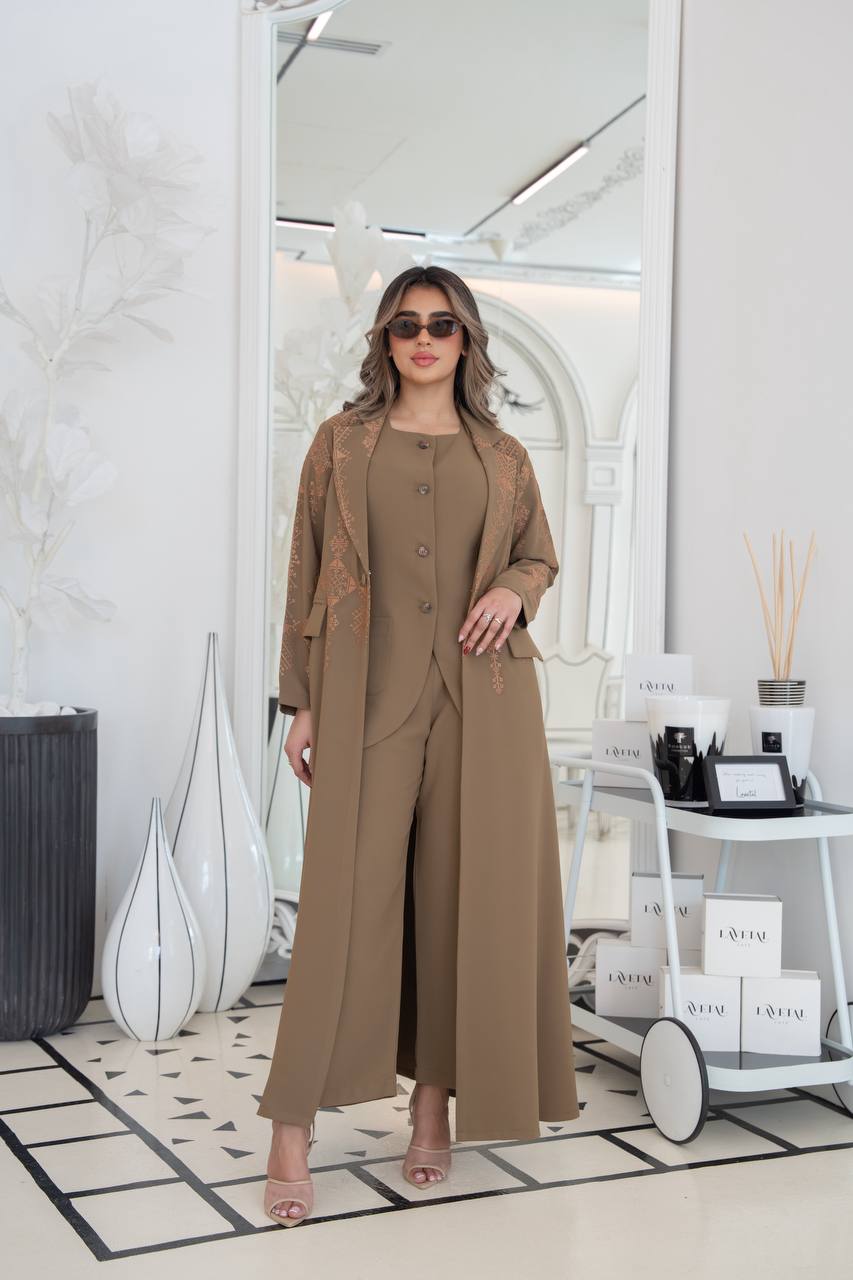 Crepe abaya in a distinctive caramel color. C:383