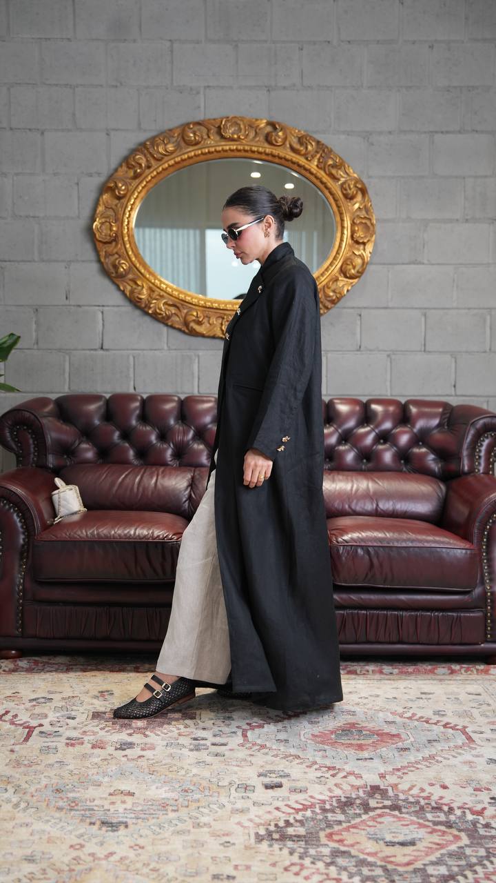 Trench coat linen in black. C:393