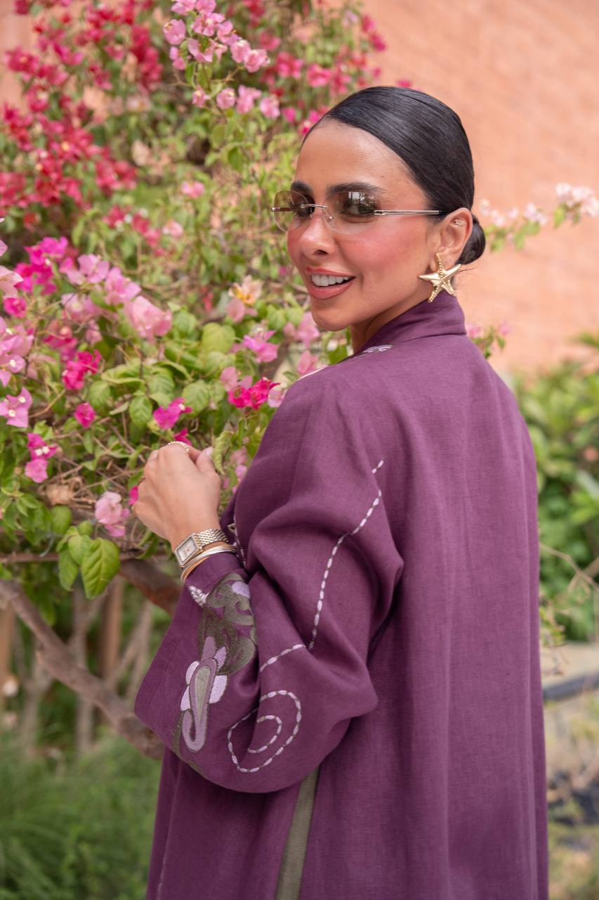عباية لينن باللون البنفسجي مع تطريز . C:428