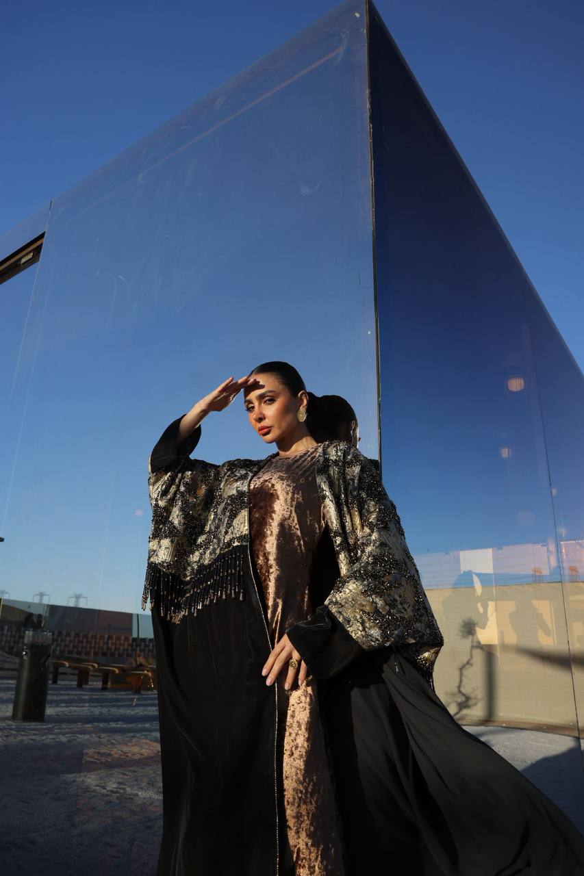 A bisht with a dress, made of jacquard and velvet with hand-stitched details.C:373