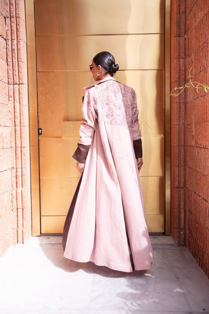 Flesh-colored linen blazer abaya with embroidery.C:412